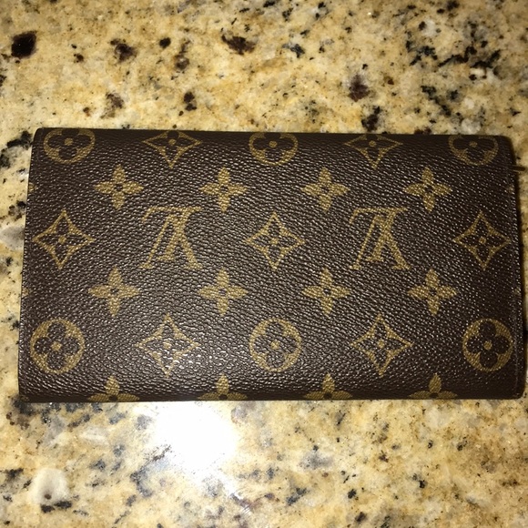 AUTHENTIC LV Sarah Wallet - Picture 2 of 8